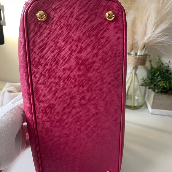 ๐PRADA Saffiano Lux FUXIA two way bag๐ - Picture 14 of 17